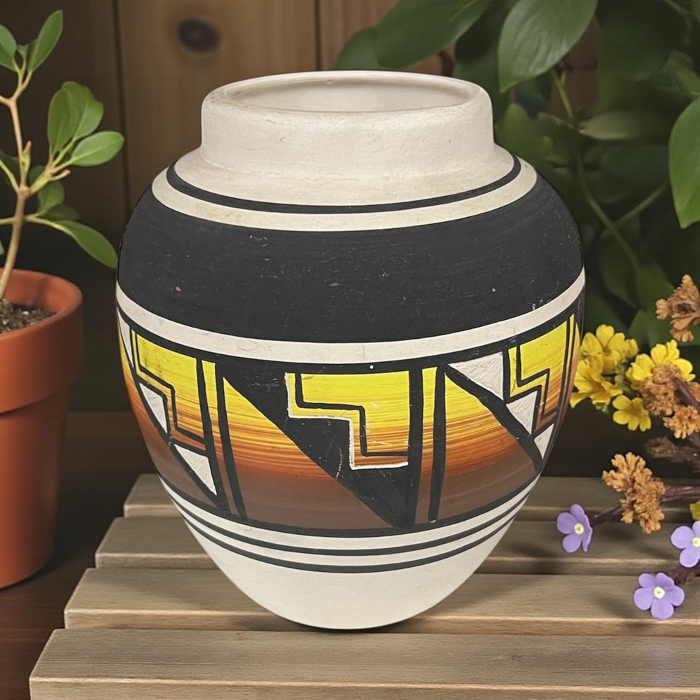 Marilyn Yazzie Ute Mountain Pottery Vase‎ Signed Navajo Artist Southwest Sunset